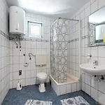 Simplistic In With Garden * Vir