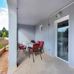 Simplistic In With Garden Vir