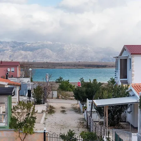 Simplistic In With Garden Vir