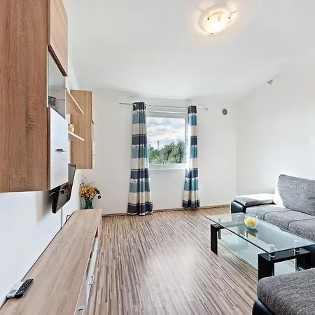 Appartement Simplistic In With Garden Vir