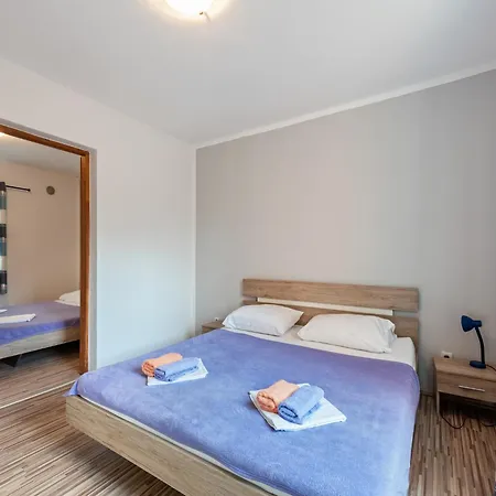 Simplistic In With Garden Vir