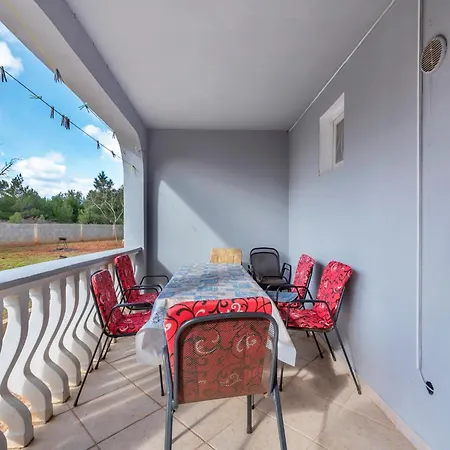 Simplistic In With Garden Lejlighed