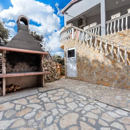 Simplistic In With Garden