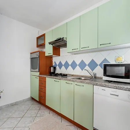 Simplistic In With Garden Vir