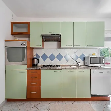 Simplistic In With Garden Vir