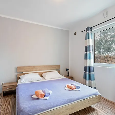 Simplistic In With Garden Lejlighed