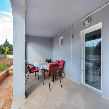Simplistic In With Garden Vir