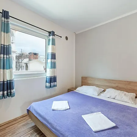 Appartement Simplistic In With Garden