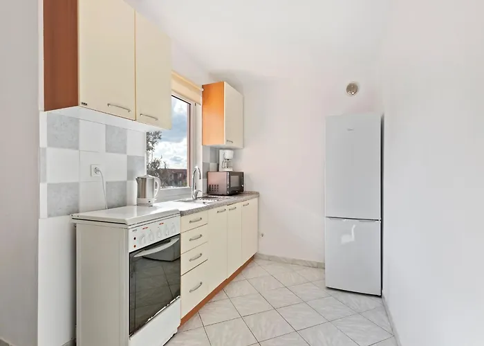 Apartament Simplistic In With Garden *