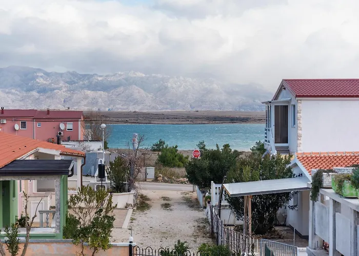 Simplistic In With Garden Vir