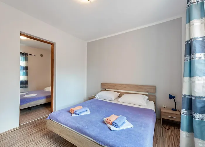 Simplistic In With Garden Vir