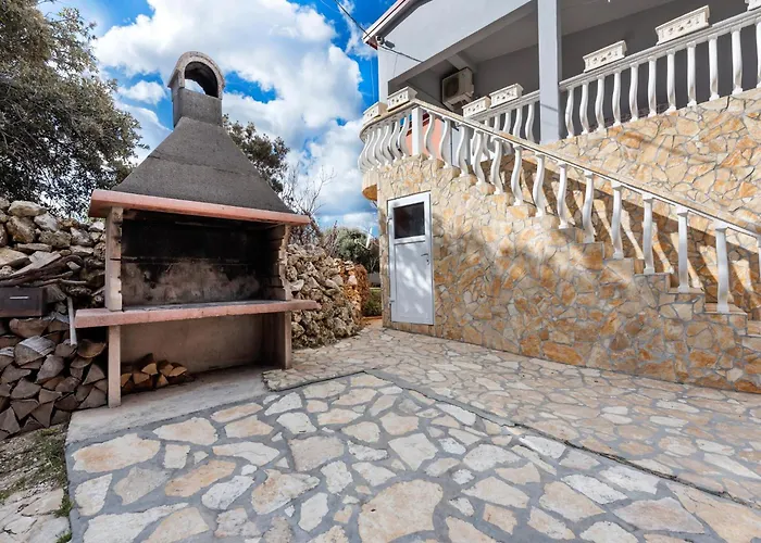 Simplistic In With Garden