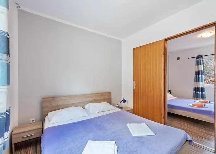 Simplistic In With Garden Apartament Vir