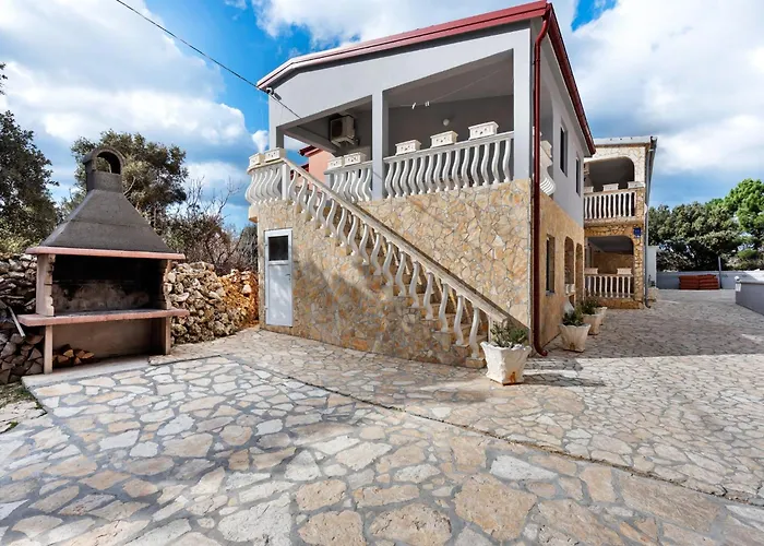 Apartament Simplistic In With Garden *