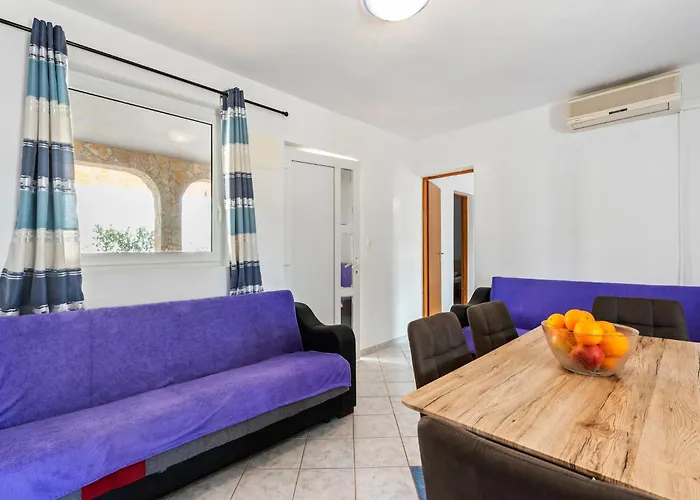 Apartman Simplistic In With Garden *